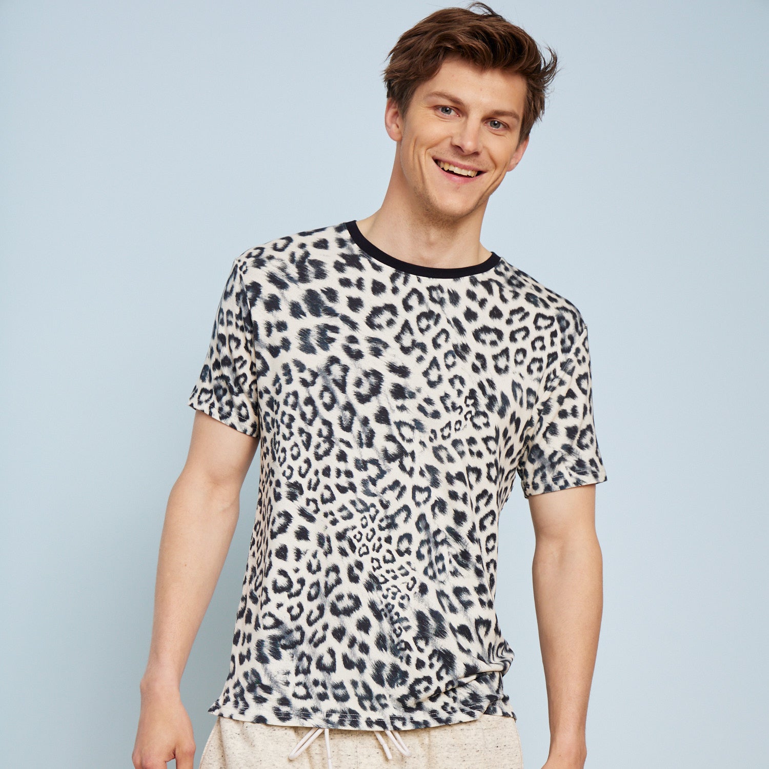 Comfortable T-Shirt | JamTee | Jambys | Snow Leopard